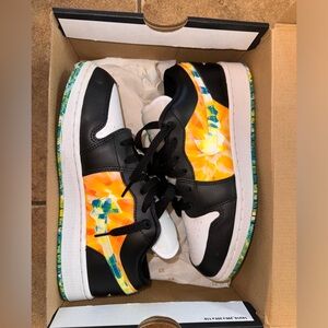 Air Jordan 1 Low SE ‘Drip’ GS 6